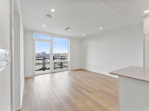 Common Area - Living Room