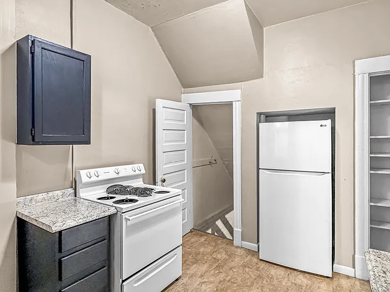221 Chestnut St #221 — Photo 8