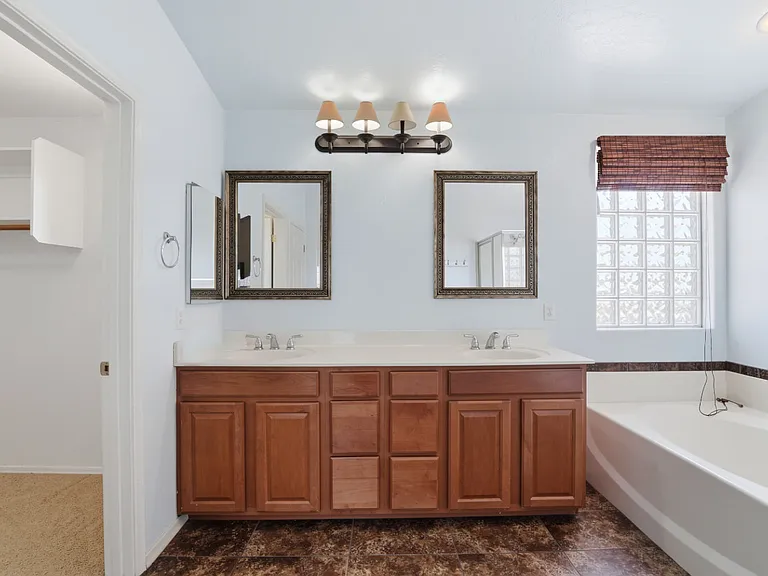 3446 E Fairview St — Photo 43