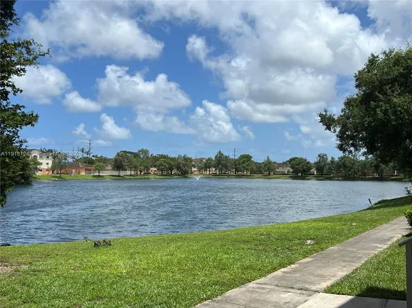 3690 N 56th Ave APT 916, Hollywood, FL 33021