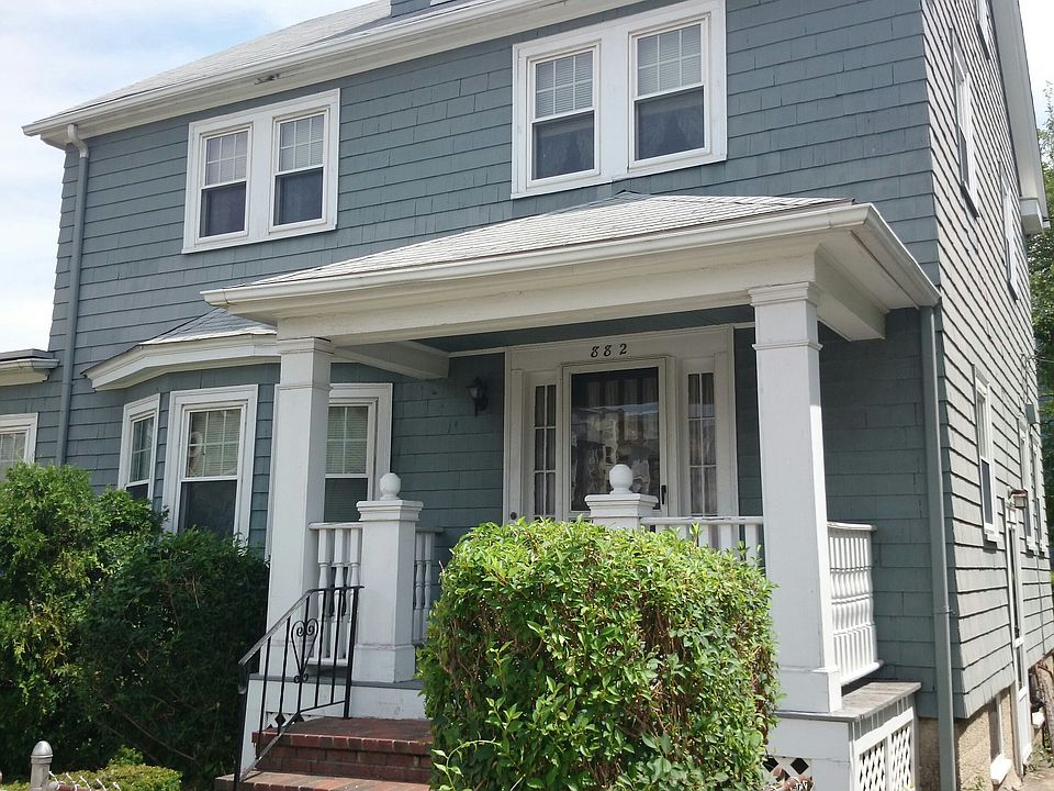 2nd image of 882 Washington St