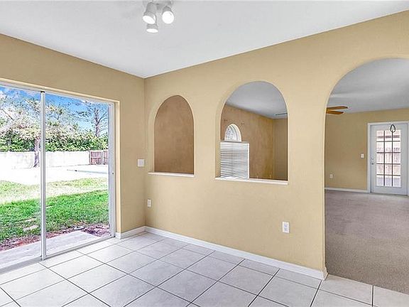 5th image of 31720 Parkdale Dr