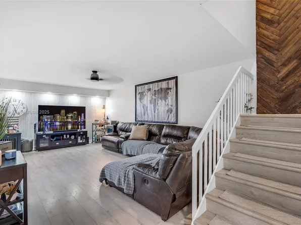 9849 NW 6th Ct, Plantation, FL 33324