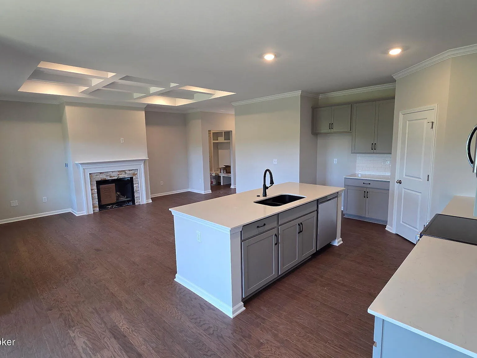 4 bed, 3.5 bath, 3103 sqft, $2,850 — Photo 2