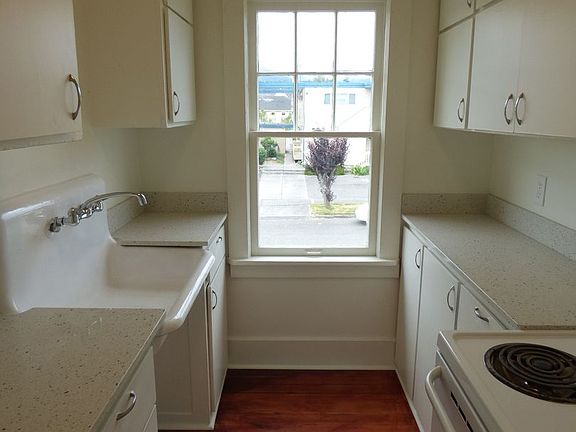 3rd image of 519 S Oak St #11