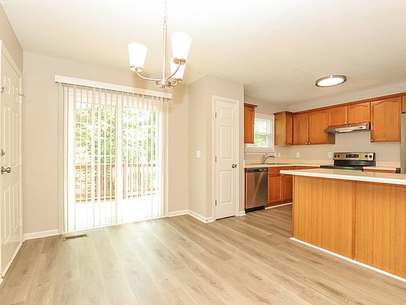 5th image of 415 Country Village Dr