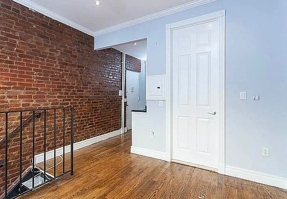 3rd image of 410 E 13th St #1_A