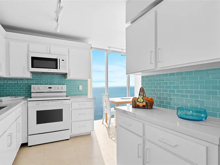 881 Ocean Dr #24C — Photo 7