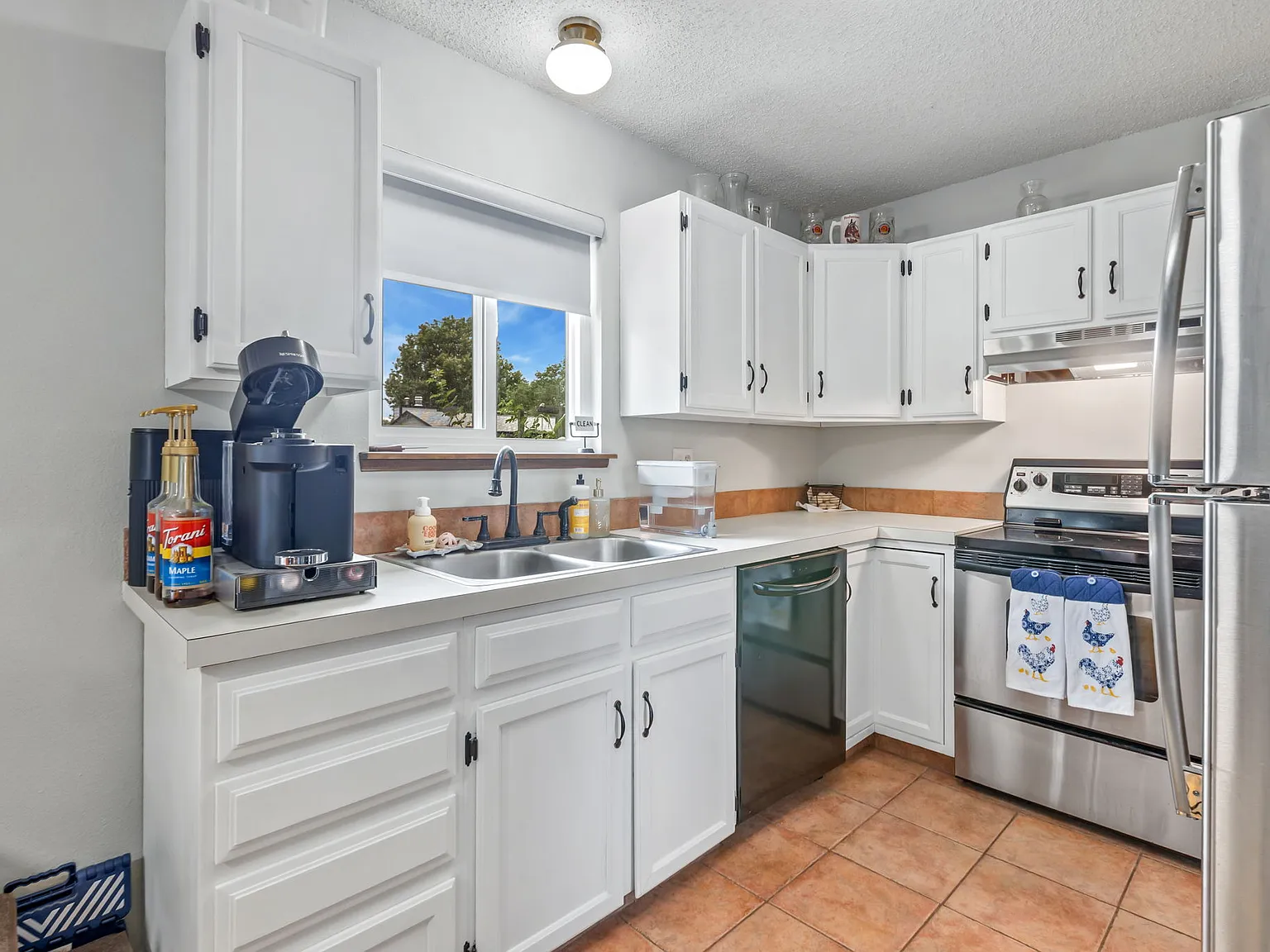 5 bed, 2004 sqft, $2,800 — Photo 3