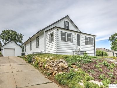 6045 Pine St, Omaha, NE, 68106