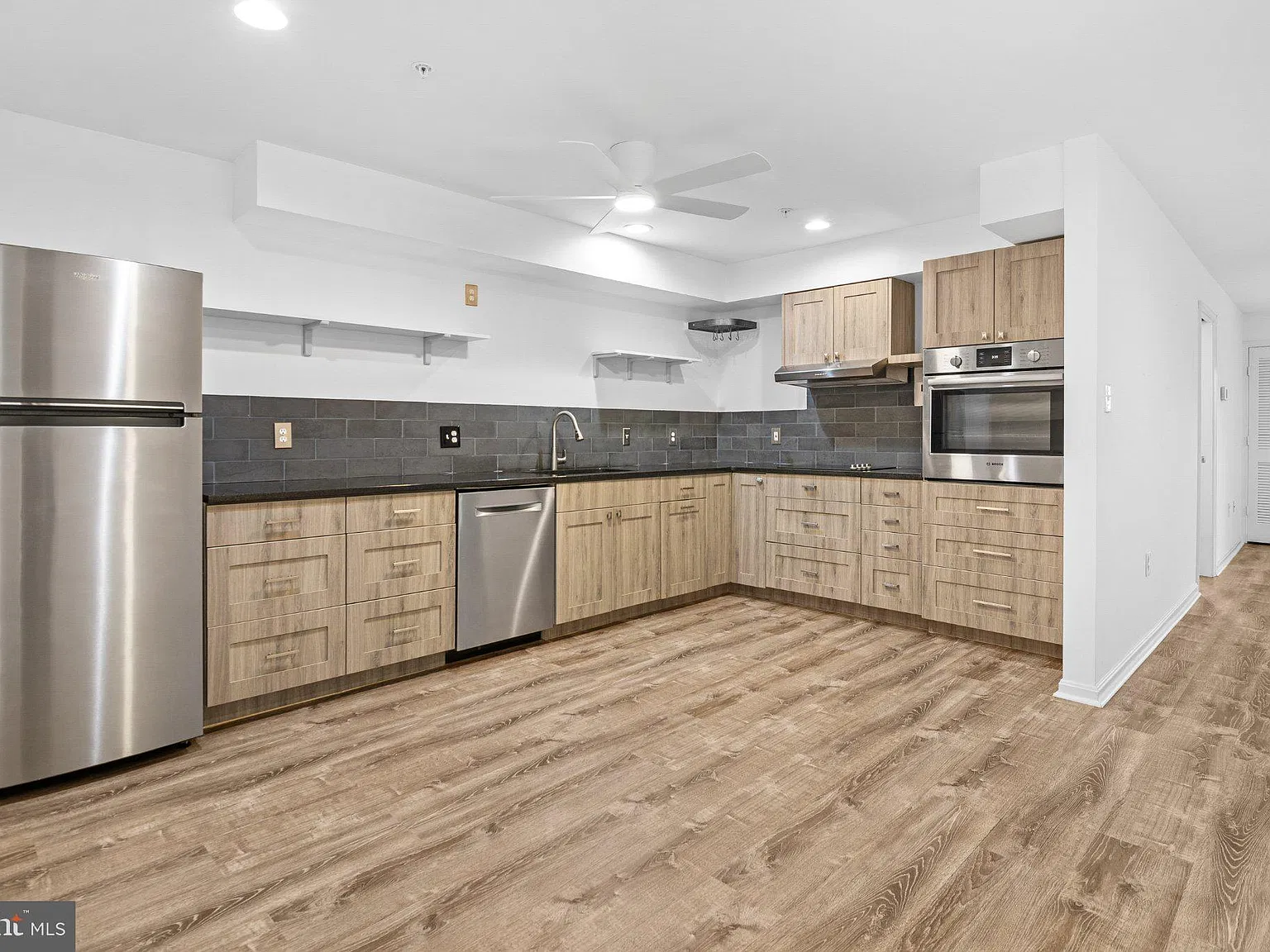 2 bed, 2.0 bath, 1048 sqft, $2,650 — Photo 4
