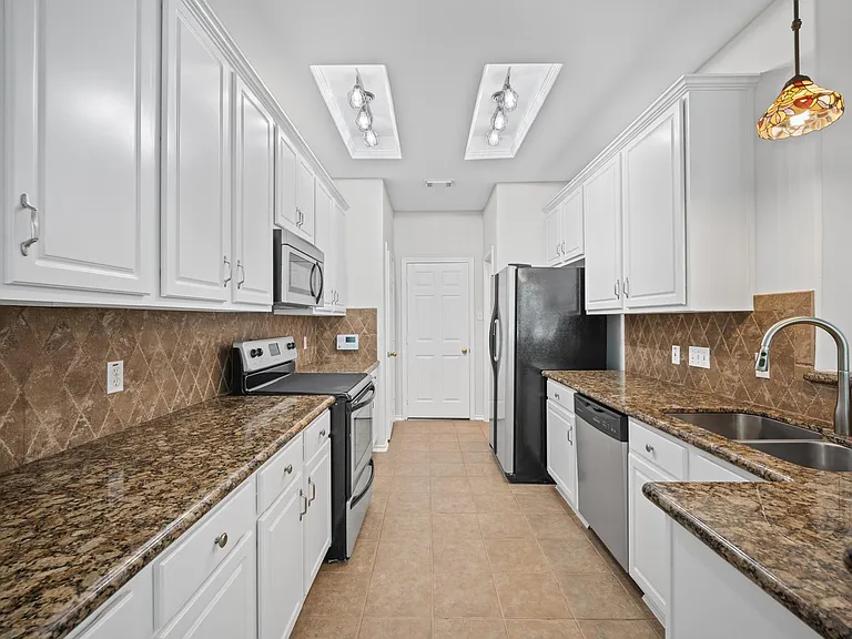 35 Ledgestone Pl — Photo 9