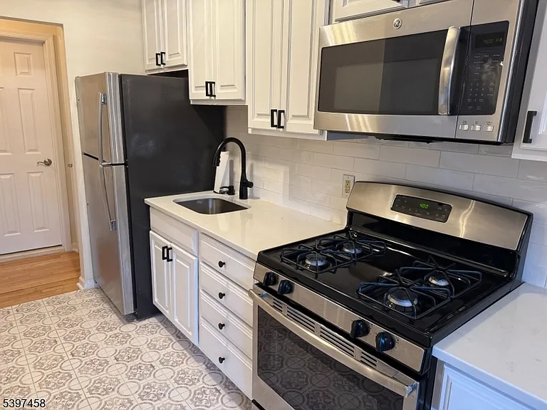 511 Washington Dr — Photo 2
