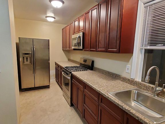 3rd image of 70 Glenwood Ave Floor 1