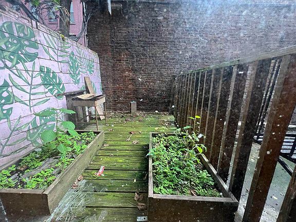 4th image of 202 E 7th St APT 2A