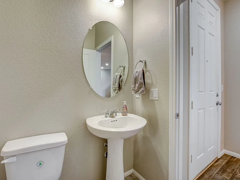 2806 Alenga St — Photo 5
