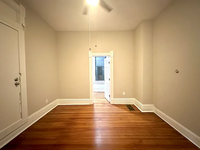 2346 W McLean Ave #1M — Photo 7