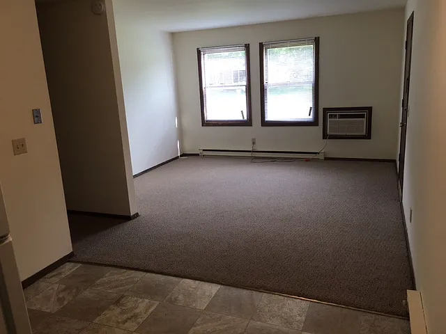 233 W Grant Street — Photo 5