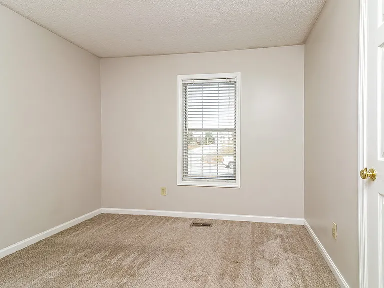 200 Campbell Dr — Photo 16