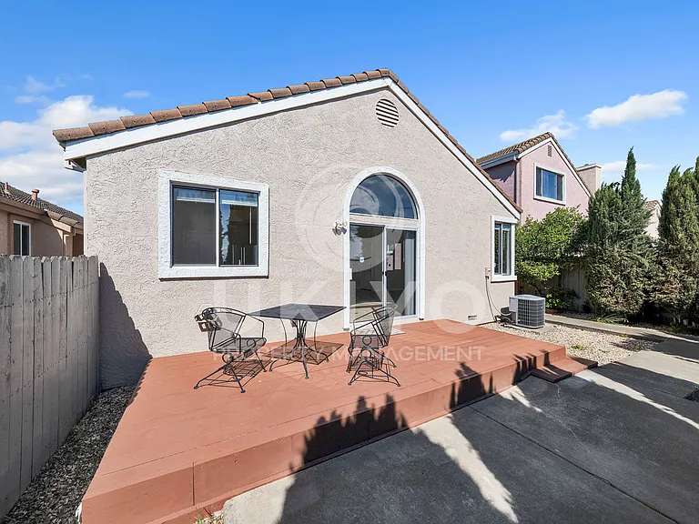 265 Potrero St — Photo 36