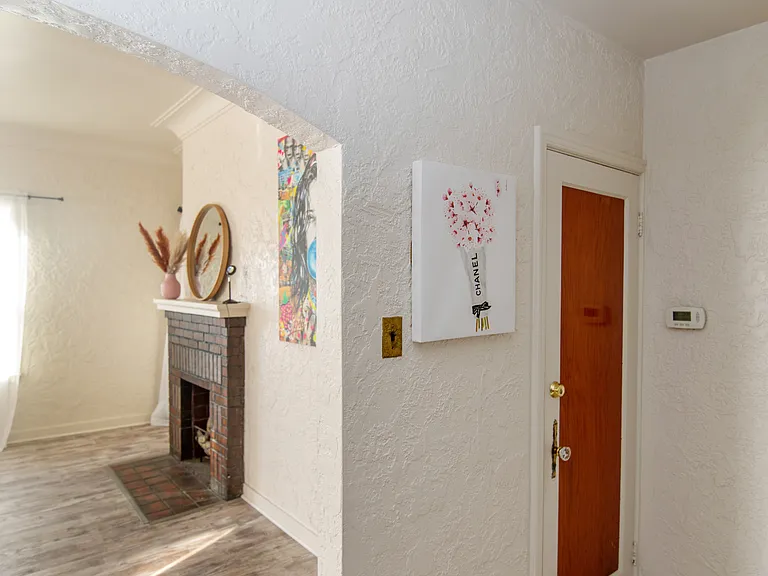 1321 College Ave — Photo 7