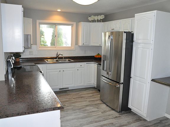 3rd image of 1804 Half Moon Rd S