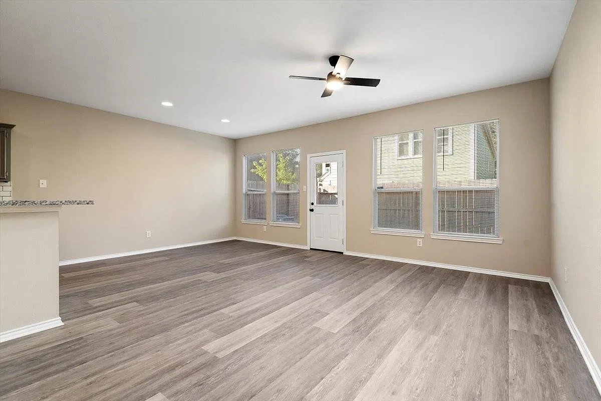 3 bed, 2.5 bath, 1747 sqft, $1,695 — Photo 4