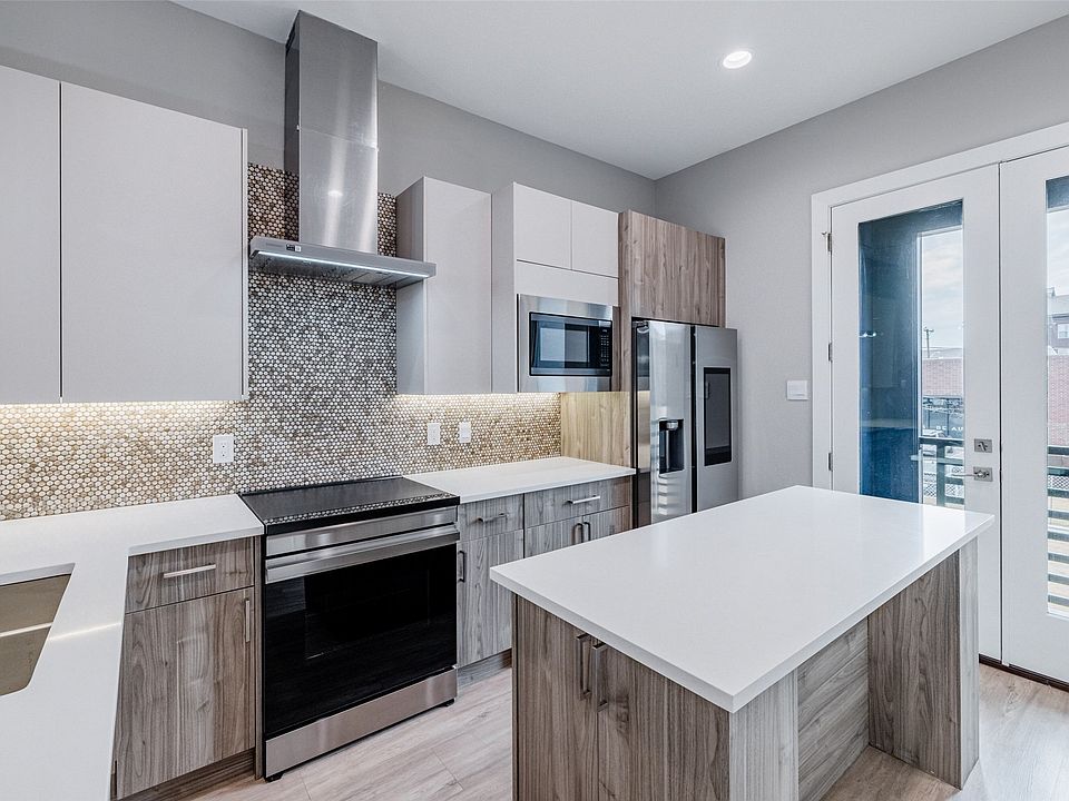 1st image of 111 Merritt St #101