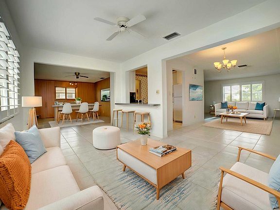 5th image of 910 SW 7th Avenue
