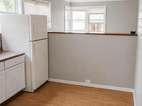 2nd image of 37 W Parkwood St #6
