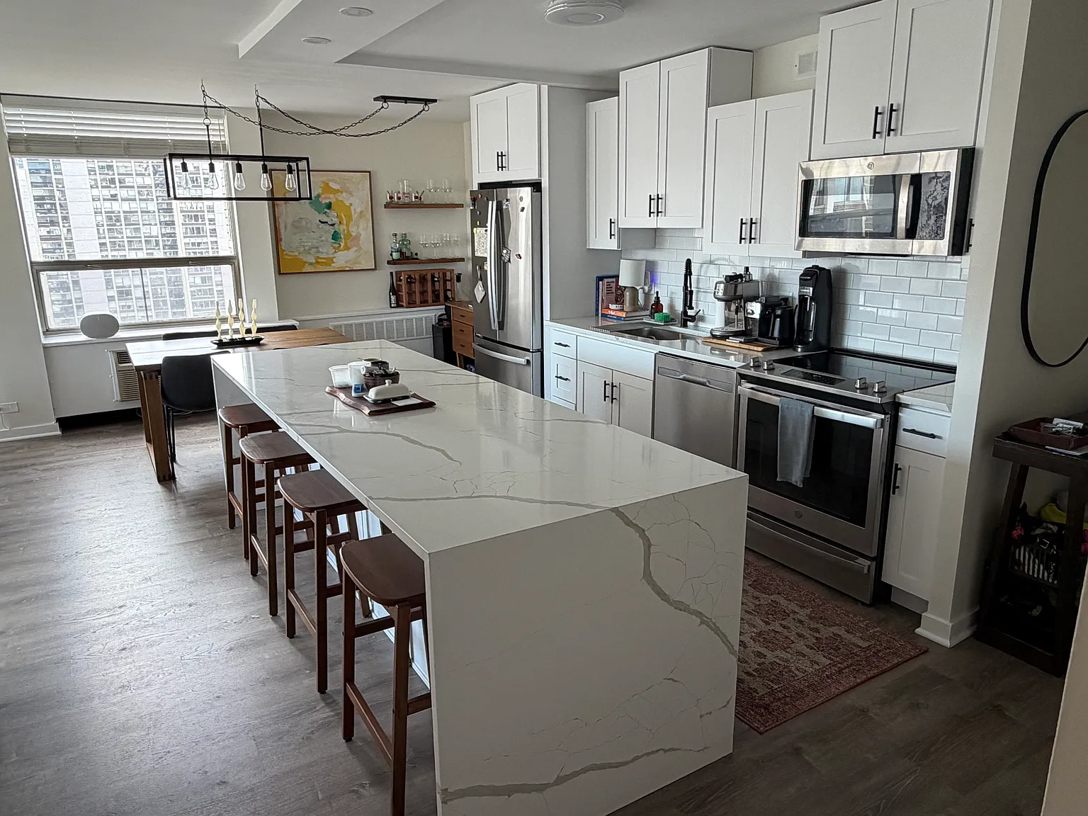 1460 N Sandburg Ter — Photo 4