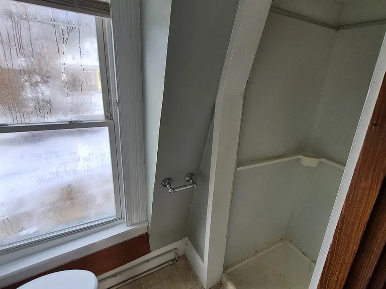 4 Thompson St #3 — Photo 6