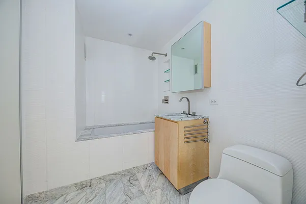Rented by Lin Pan Realty Group LLC | media 14