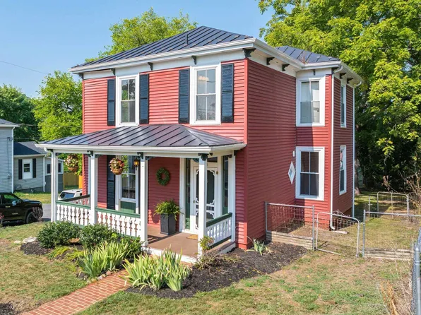 414 Winthrop St, Staunton, VA 24401