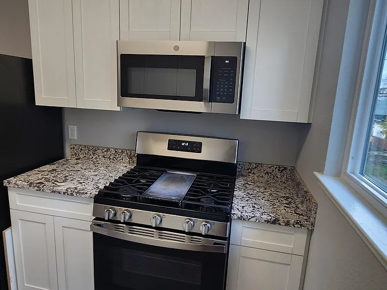 7331 Alexander St #3 — Photo 3