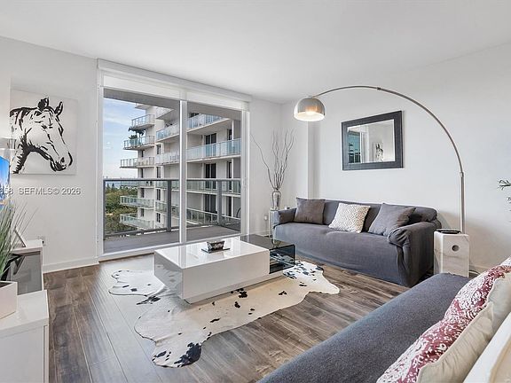 3rd image of 4250 Biscayne Blvd APT 1008