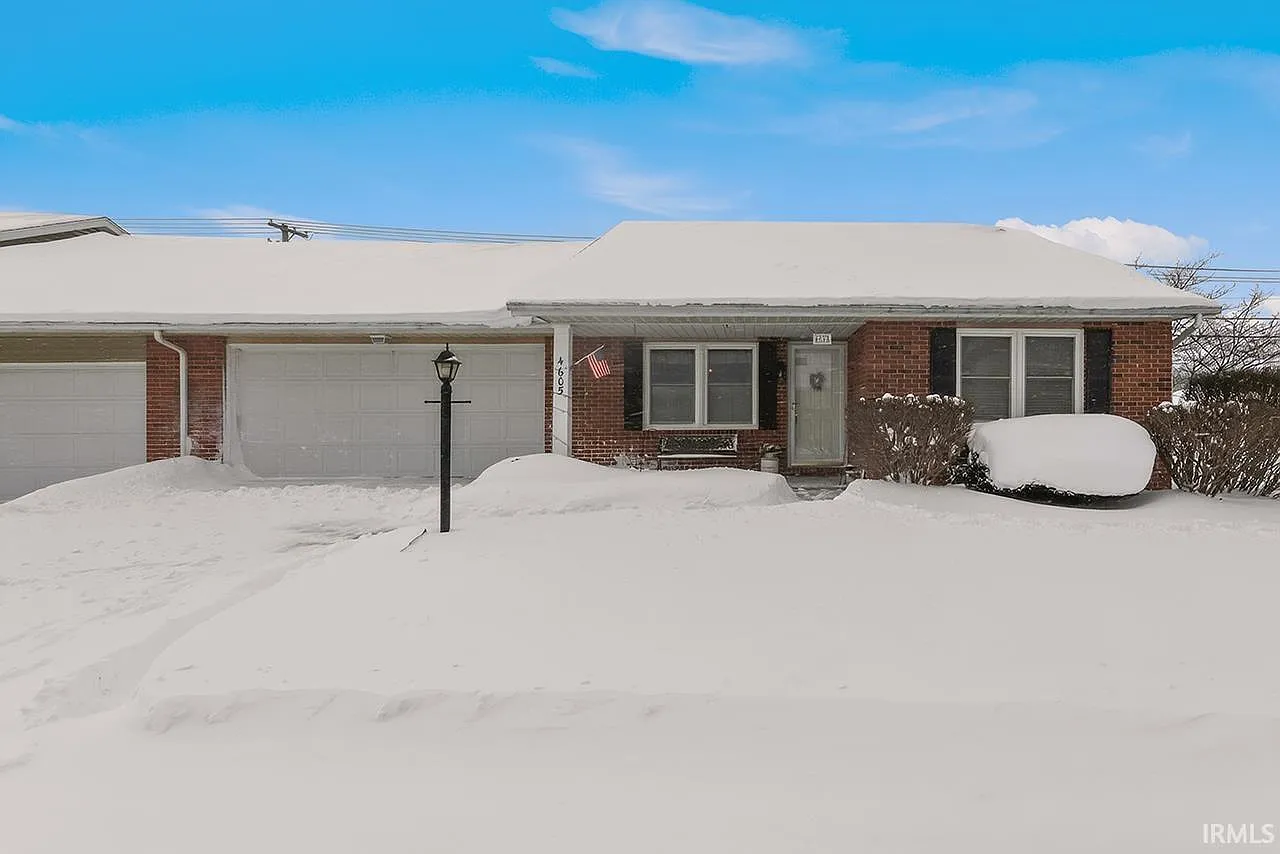 4605 Riversedge Dr photo 1