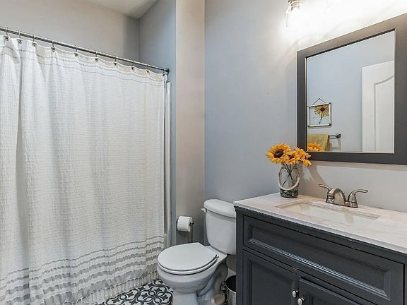 3rd image of 1324 W Chester Park #115