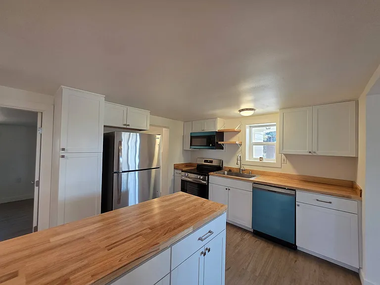 2021 Road 48 — Photo 7