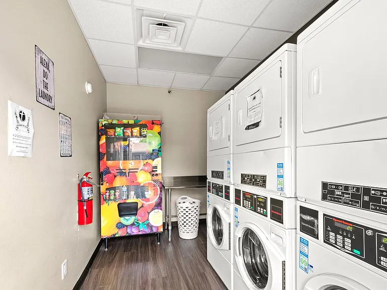 Retreat at Indian Lake - Laundry Facility