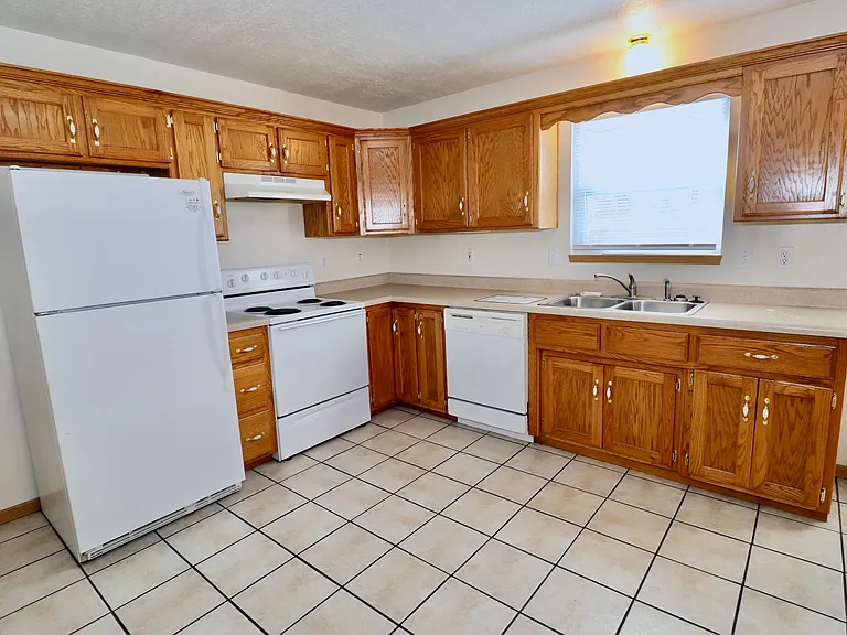 1248 Orchard Dr — Photo 5