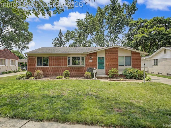 42519 Applecreek Dr, Plymouth, MI 48170
