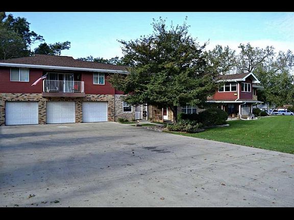 Unit with garage and private balcony overlooking North Prospect!