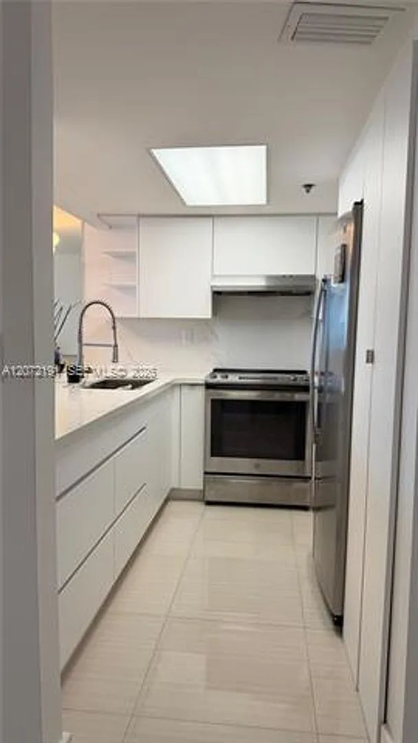 540 Brickell Key Dr cu-1101, Miami, FL 33131 — Photo 1