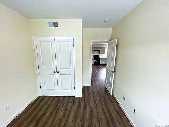 5th image of 13 E Railroad Ave