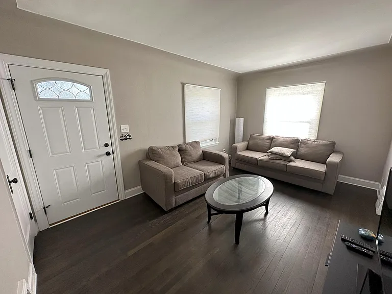 21503 Collingham Ave — Photo 10