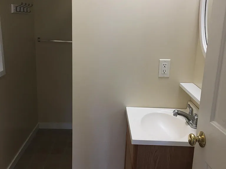 4 Pond St — Photo 9