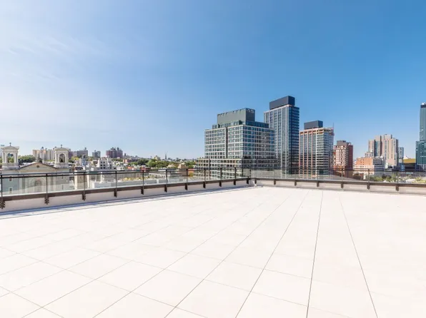 540 Waverly Avenue image 11 of 13