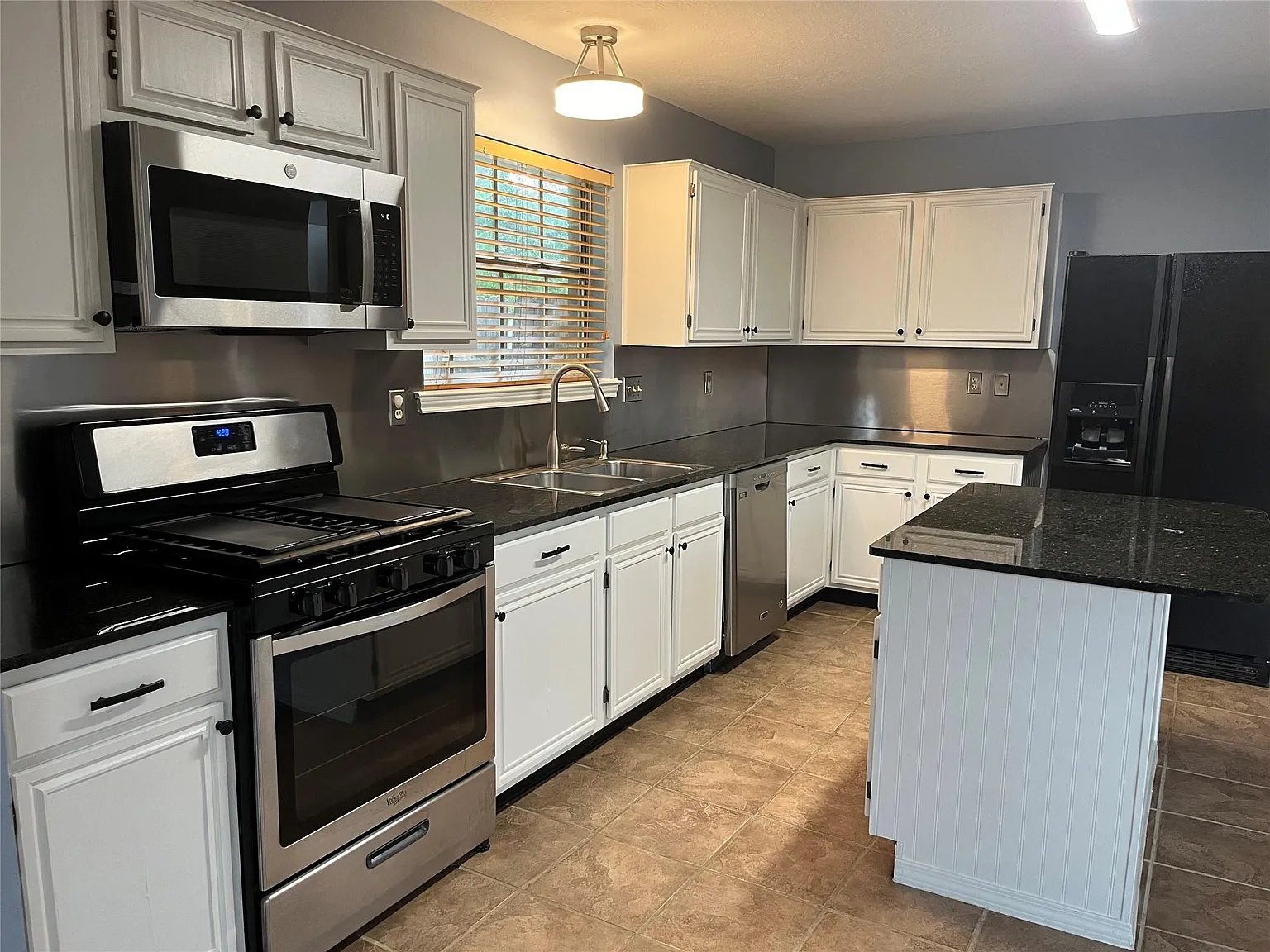 3 bed, 2.0 bath, 1607 sqft, $1,950 — Photo 4