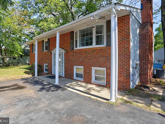 4th image of 1002 Bell Ave